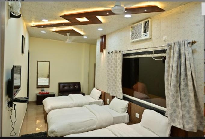 Hotel Raghuveer Inn By BookingCare - Housity