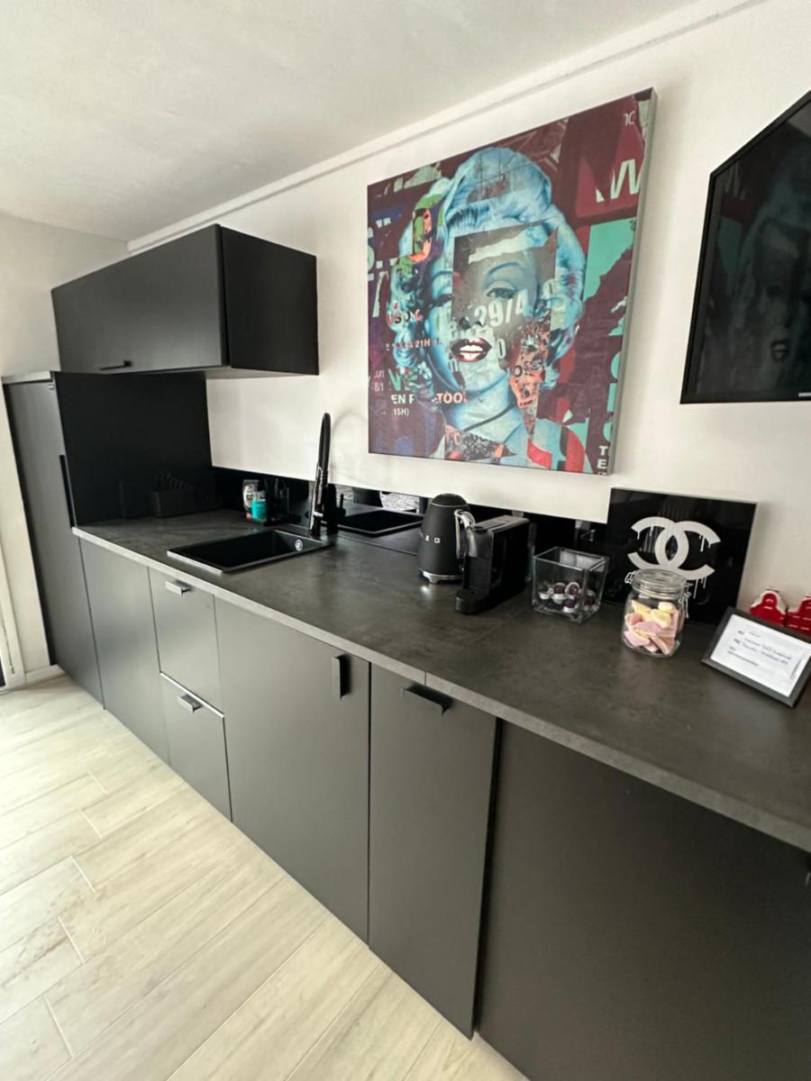 Amsterdam-Houseboat-Amstel - Housity