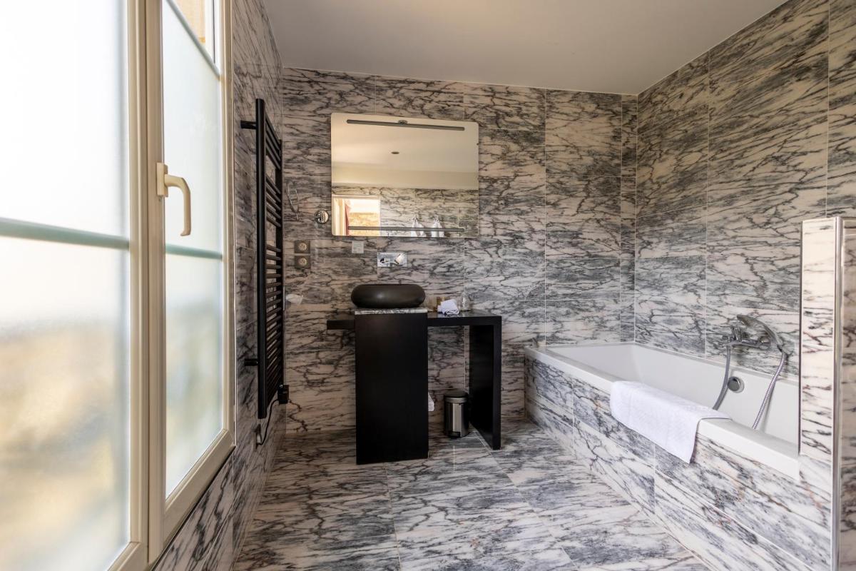 Salle de bains dans l'établissement Les Jardins d'Epicure