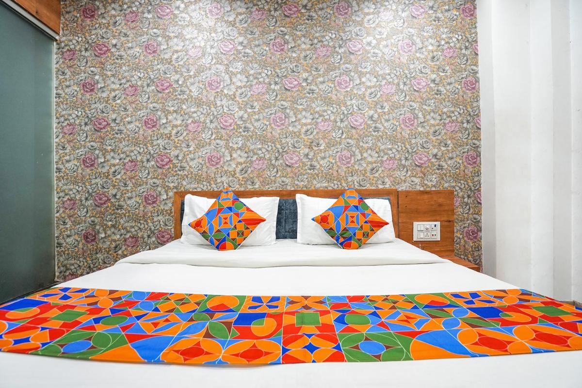 FabExpress The Rawal Palace - Housity
