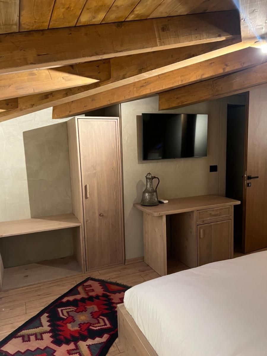 Faces & Places Boutique Hotel - Housity