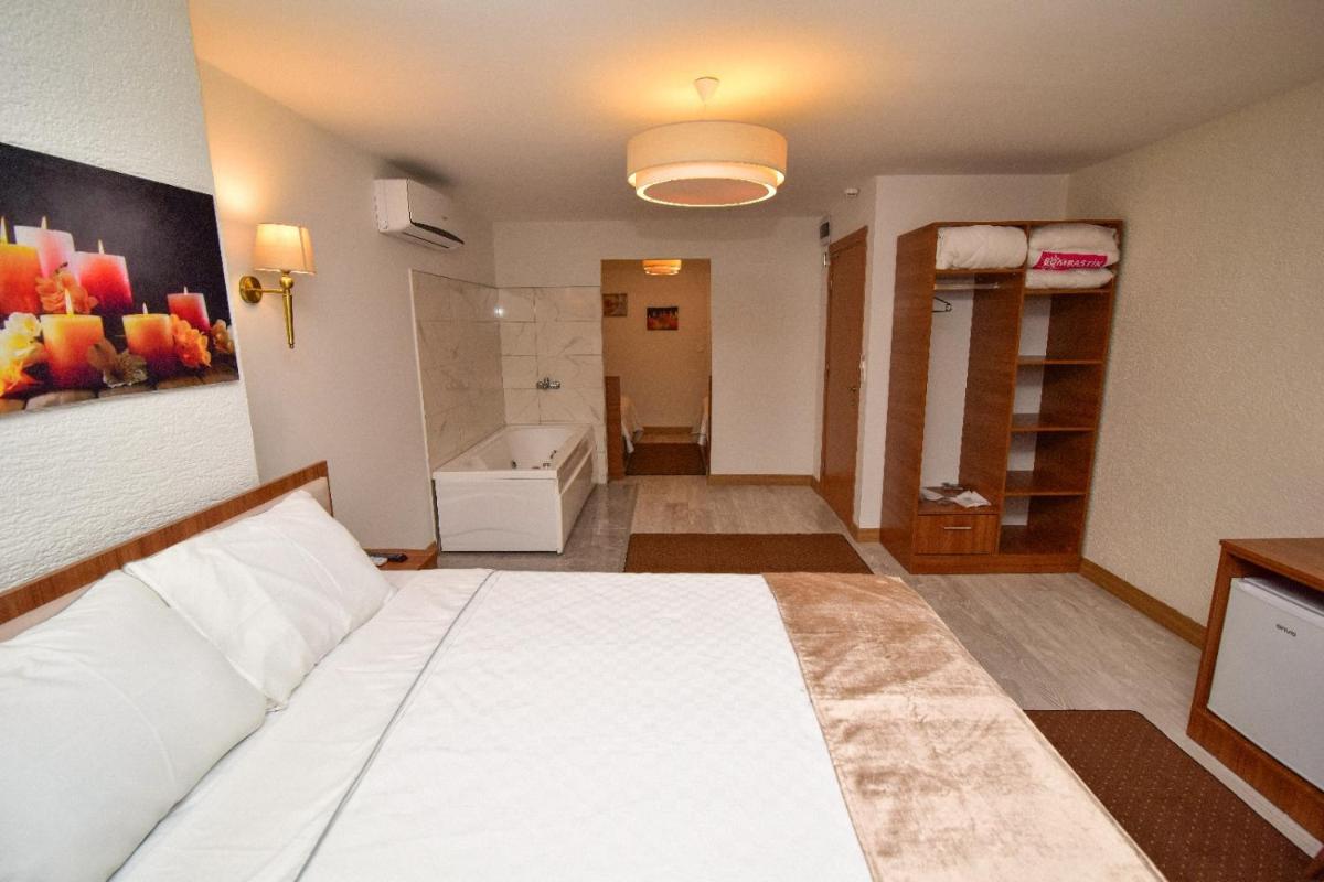 DMR GRAND Family Airport Hotel - Housity
