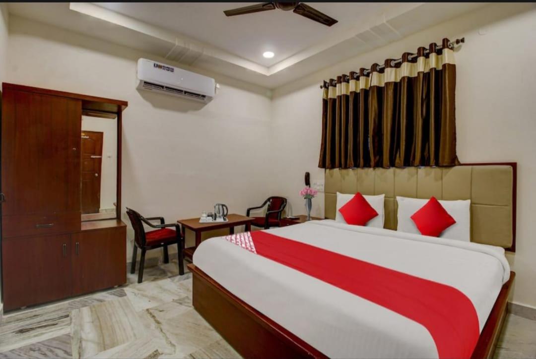Hotel Sri Sai Residency - Housity