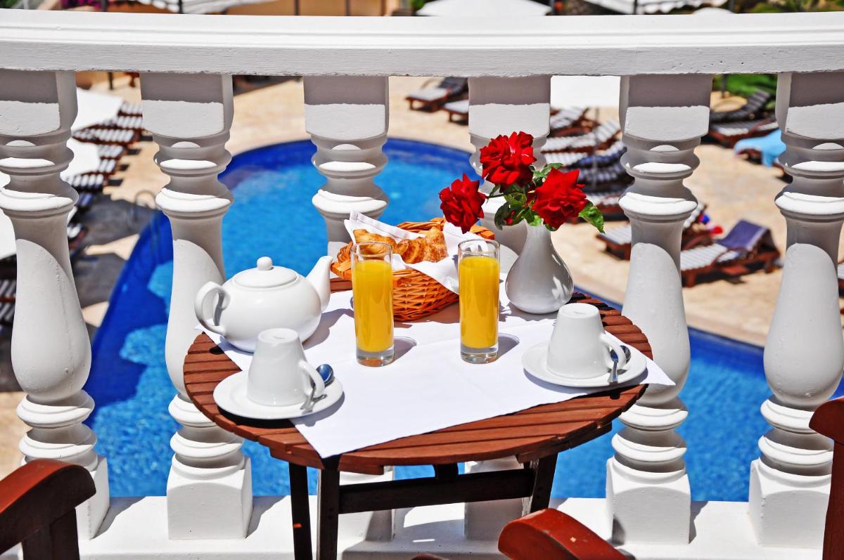 Comida en o cerca de este hotel