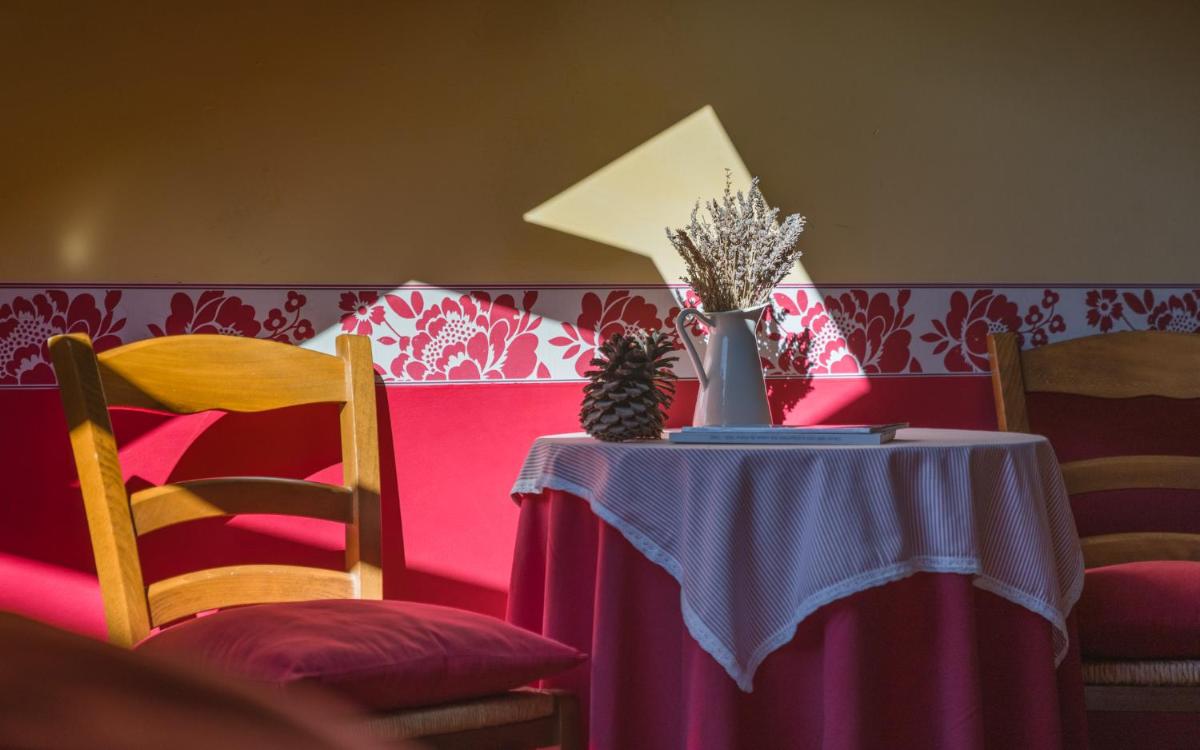 Zona de estar de Hotel Aran La Abuela
