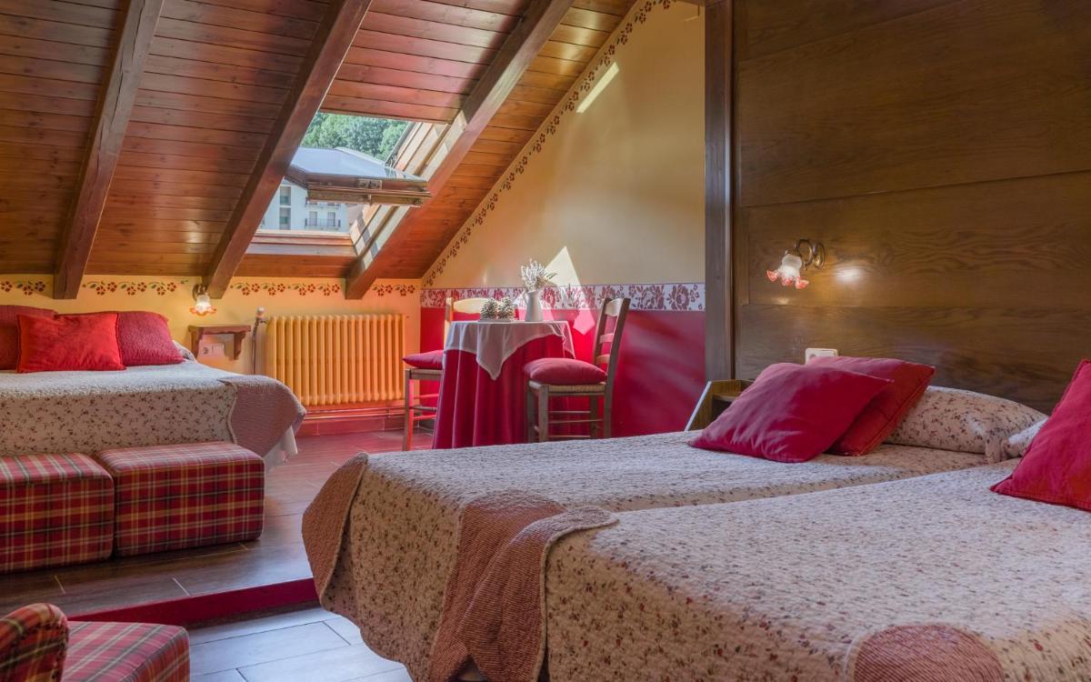 Cama o camas de una habitación en Hotel Aran La Abuela