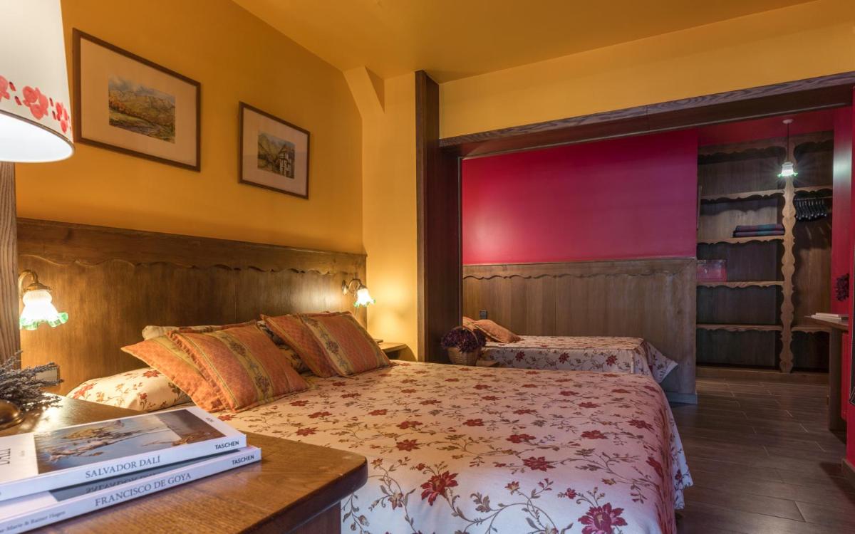 Cama o camas de una habitación en Hotel Aran La Abuela