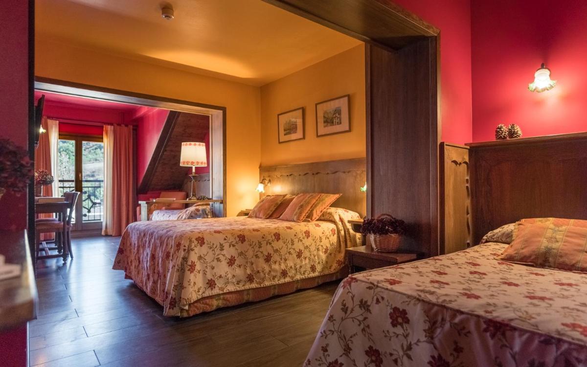 Cama o camas de una habitación en Hotel Aran La Abuela