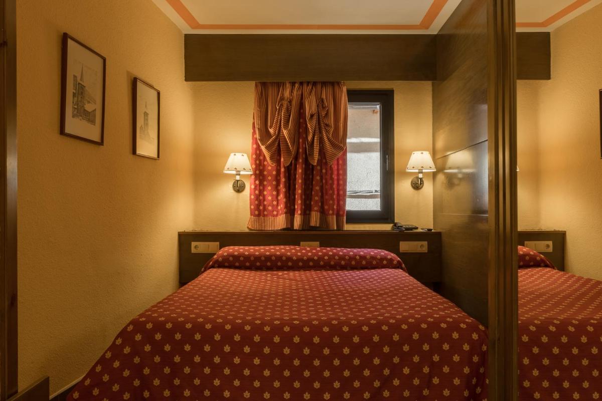 Cama o camas de una habitación en Hotel Aran La Abuela