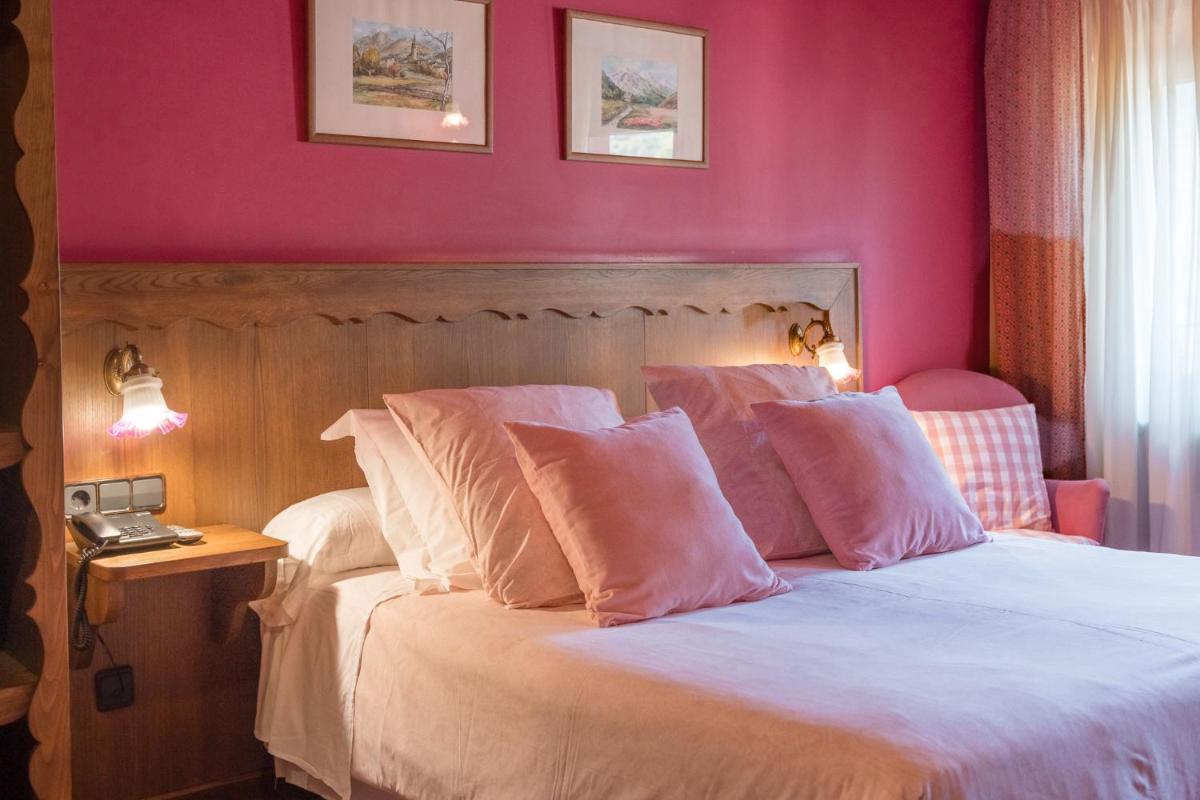 Cama o camas de una habitación en Hotel Aran La Abuela
