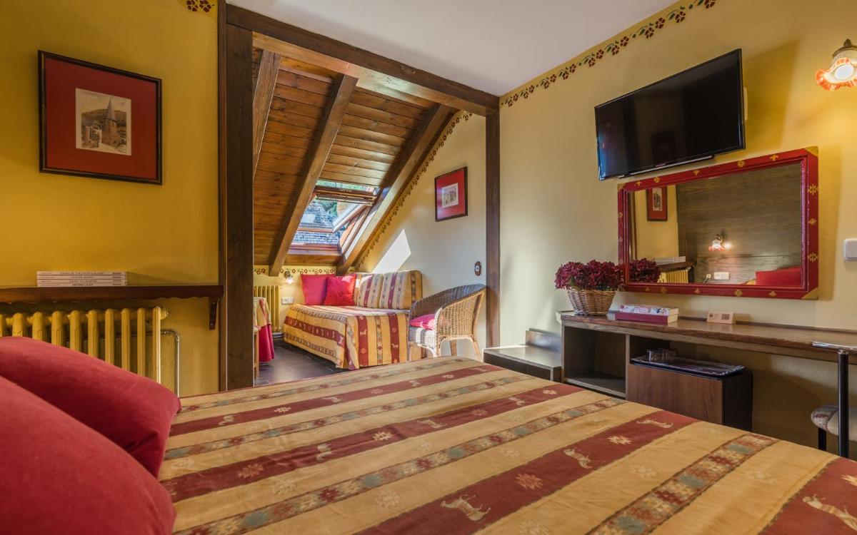 Cama o camas de una habitación en Hotel Aran La Abuela