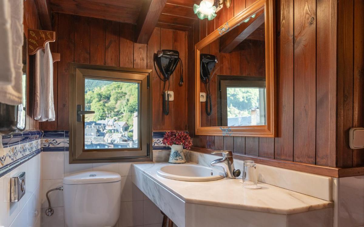 Un baño de Hotel Aran La Abuela