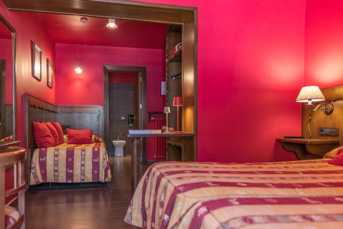 Cama o camas de una habitación en Hotel Aran La Abuela