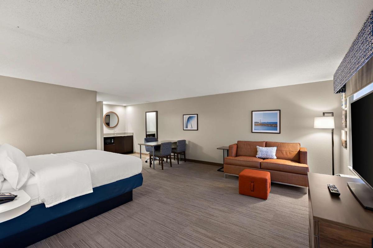Hampton Inn & Suites Petoskey - Housity
