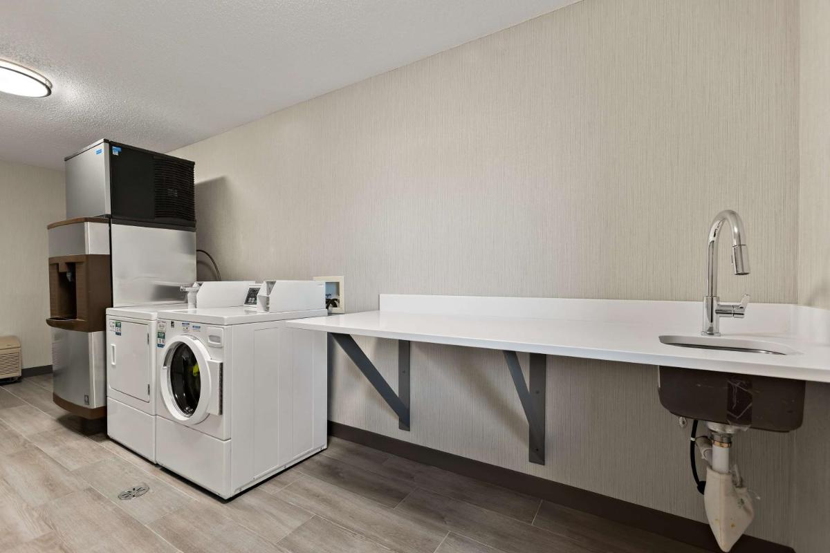 Hampton Inn & Suites Petoskey - Housity