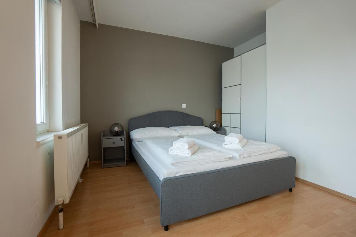 Apartment with a private terrace located right near Belvedere Castle, 15 minutes away from Stephansdom - Housity