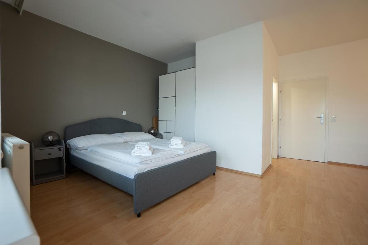 Apartment with a private terrace located right near Belvedere Castle, 15 minutes away from Stephansdom - Housity