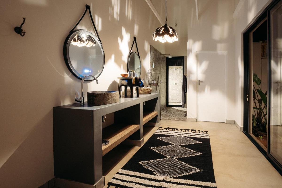 Safari Moon Luxury Bush Lodge - Hizvo