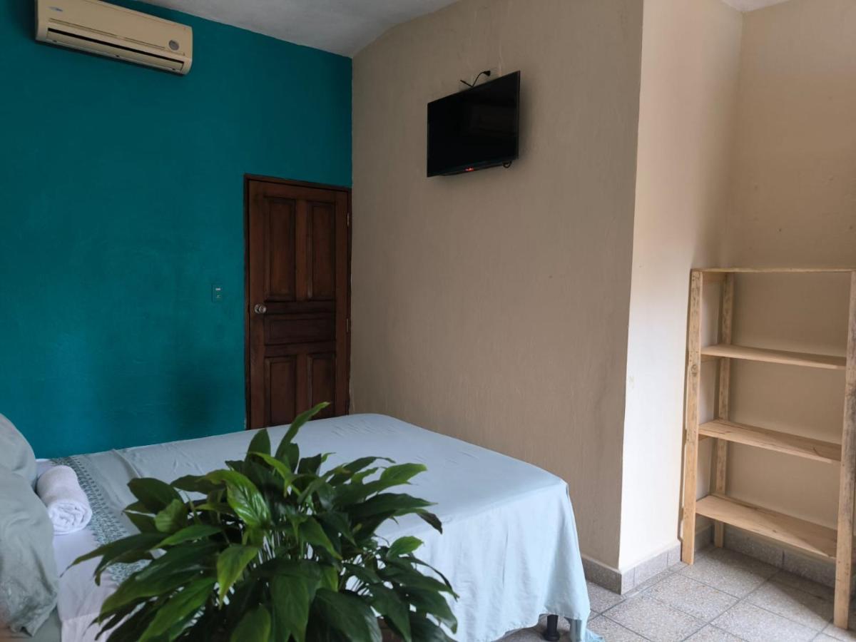 Hotel y Restaurante Casa Jardines - Housity