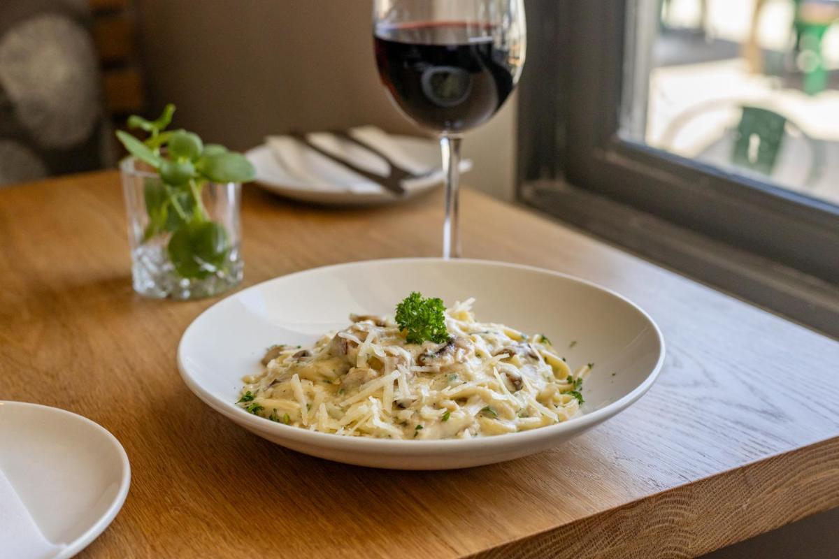 Plett Quarter Hotel - Lion Roars Hotels & Lodges - Housity