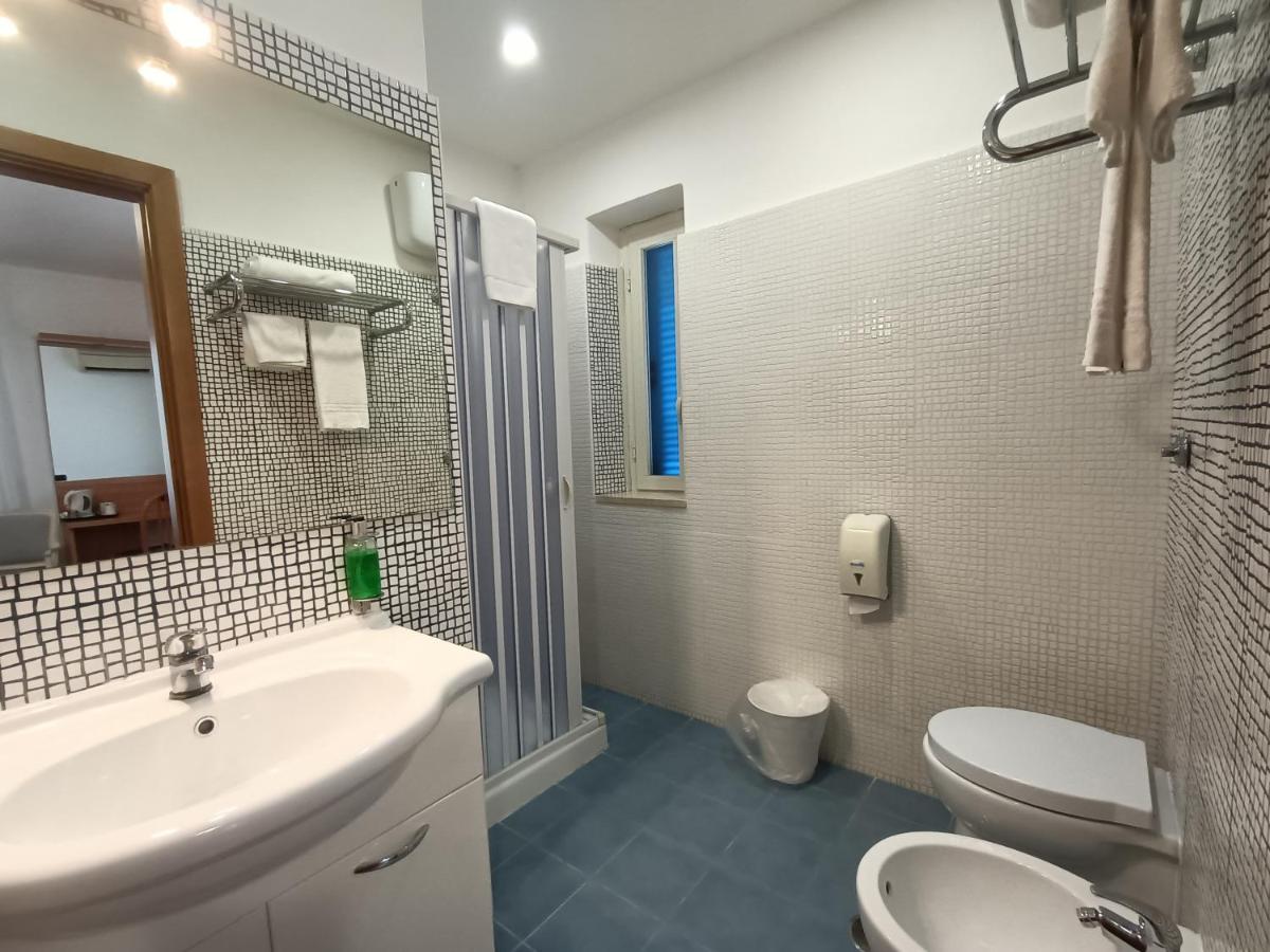 Hotel L'Isola - Housity