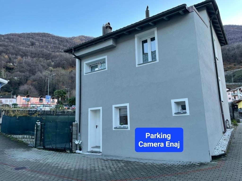 Camera Enaj - Housity