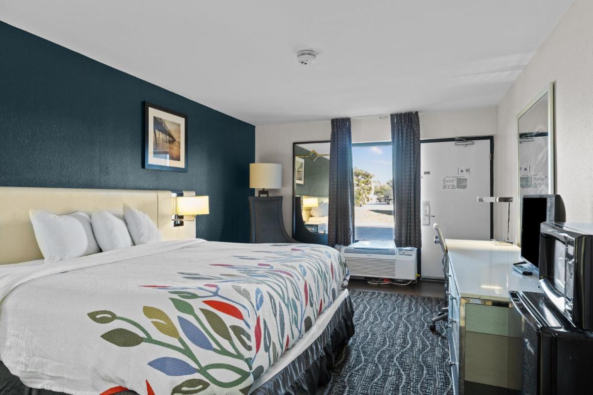 Garnet Inn & Suites, Morehead City near Atlantic Beach - Housity