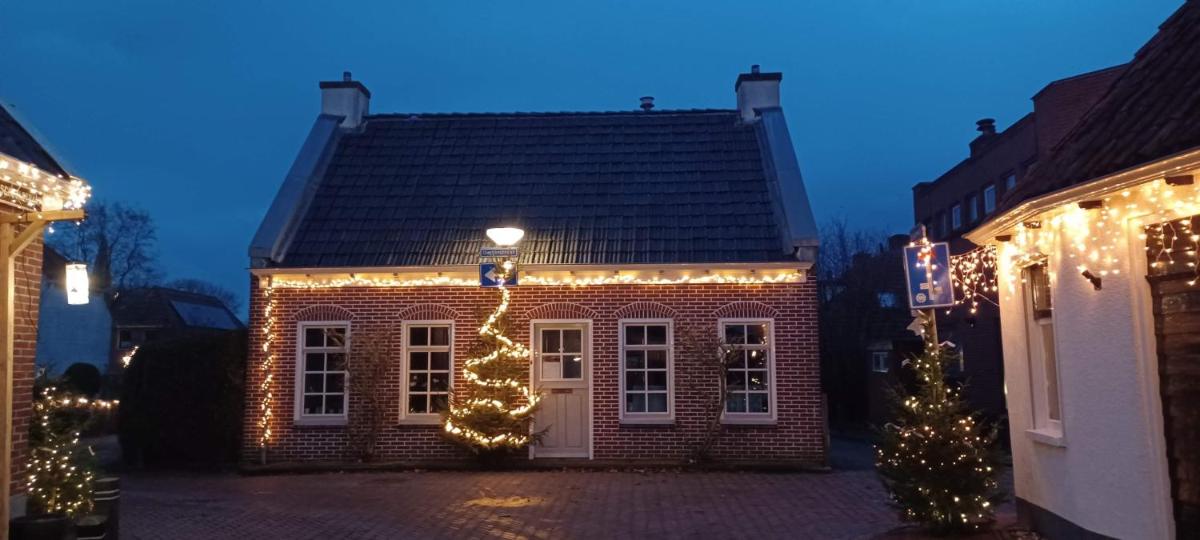 Karakteristiek huis in centrum Winsum met nieuwe badkamer - Housity