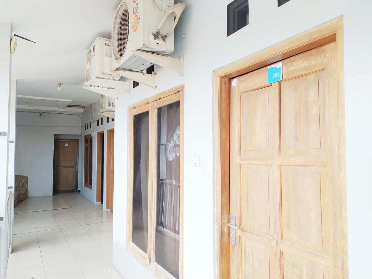 RedDoorz at DeAmartaLoka Colomadu Solo - Housity