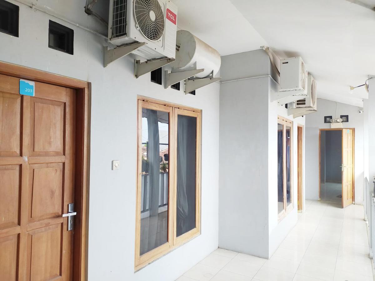 RedDoorz at DeAmartaLoka Colomadu Solo - Housity