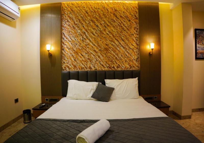 Hotel Naimat - Housity