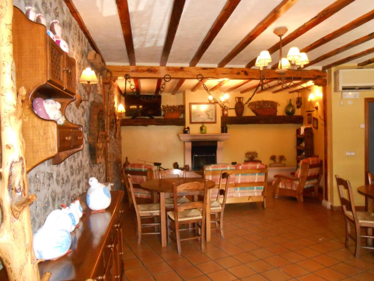 Un restaurante o sitio para comer en Hotel Rural & SPA Puente del Duratón