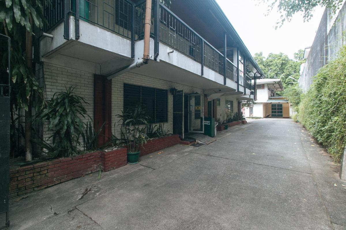 RedDoorz at Broadway Court Apartelle Quezon City - Housity
