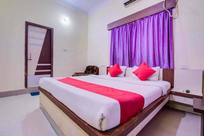 Hotel Meera Dham - Housity
