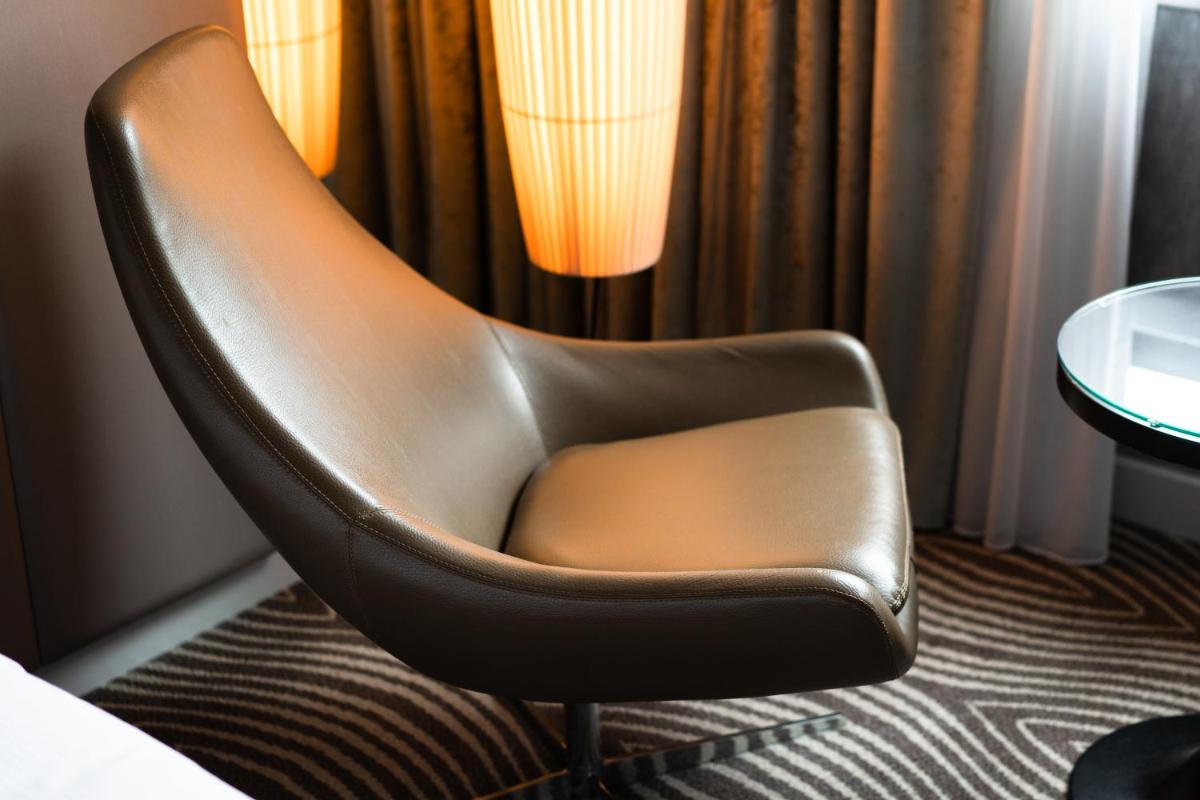 Ein Sitzbereich in der Unterkunft Hilton Berlin