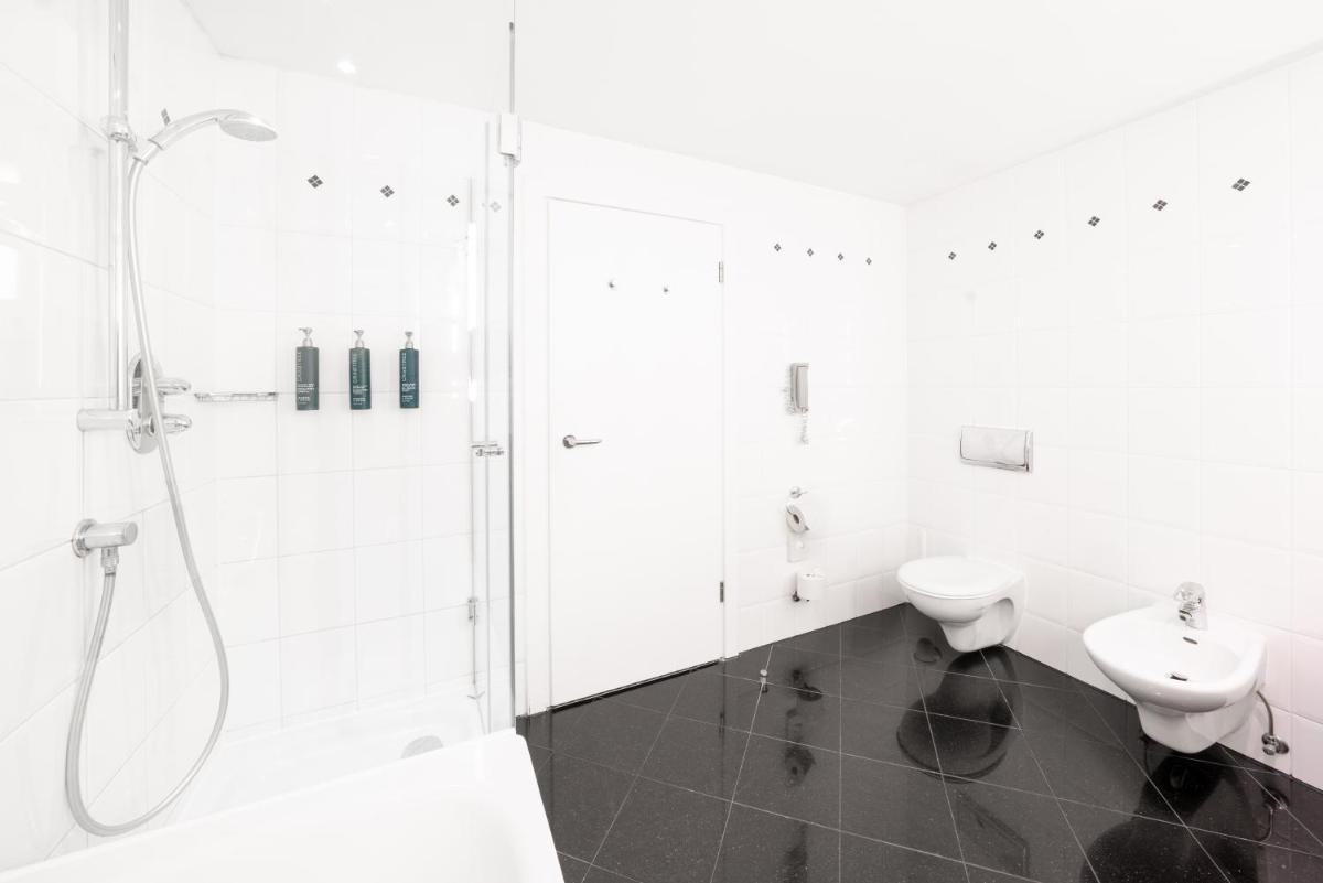 Ein Badezimmer in der Unterkunft Hilton Berlin