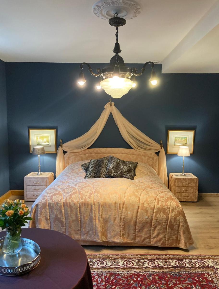 Jagdschloss Hummelshain B&B - Housity