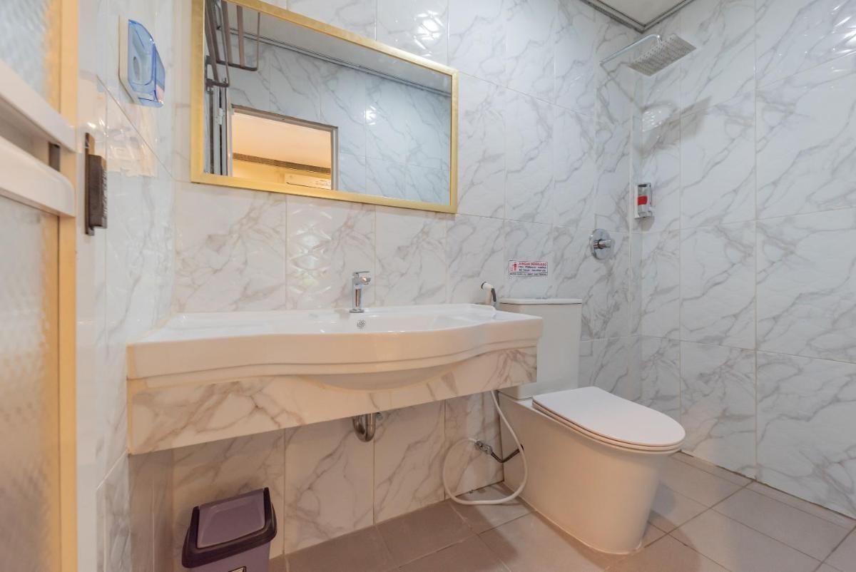 RedDoorz Plus near RSUD Gunung Jati Cirebon - Housity