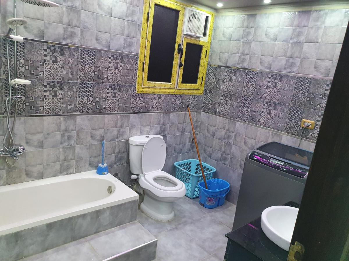 Suitetrails - Lovely 3-Bed Pyramids viewApartment in Kafr Nassar