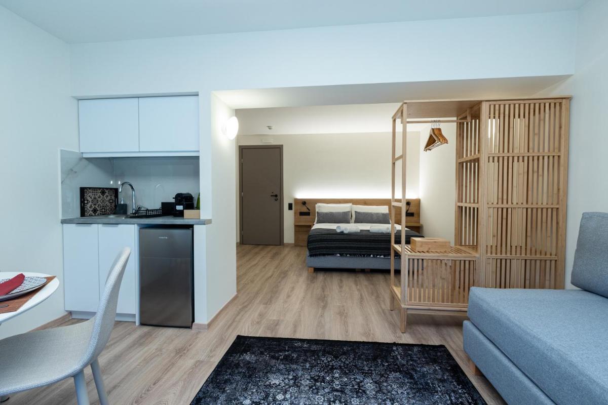 Suitetrails - Athens Airport Living spaces