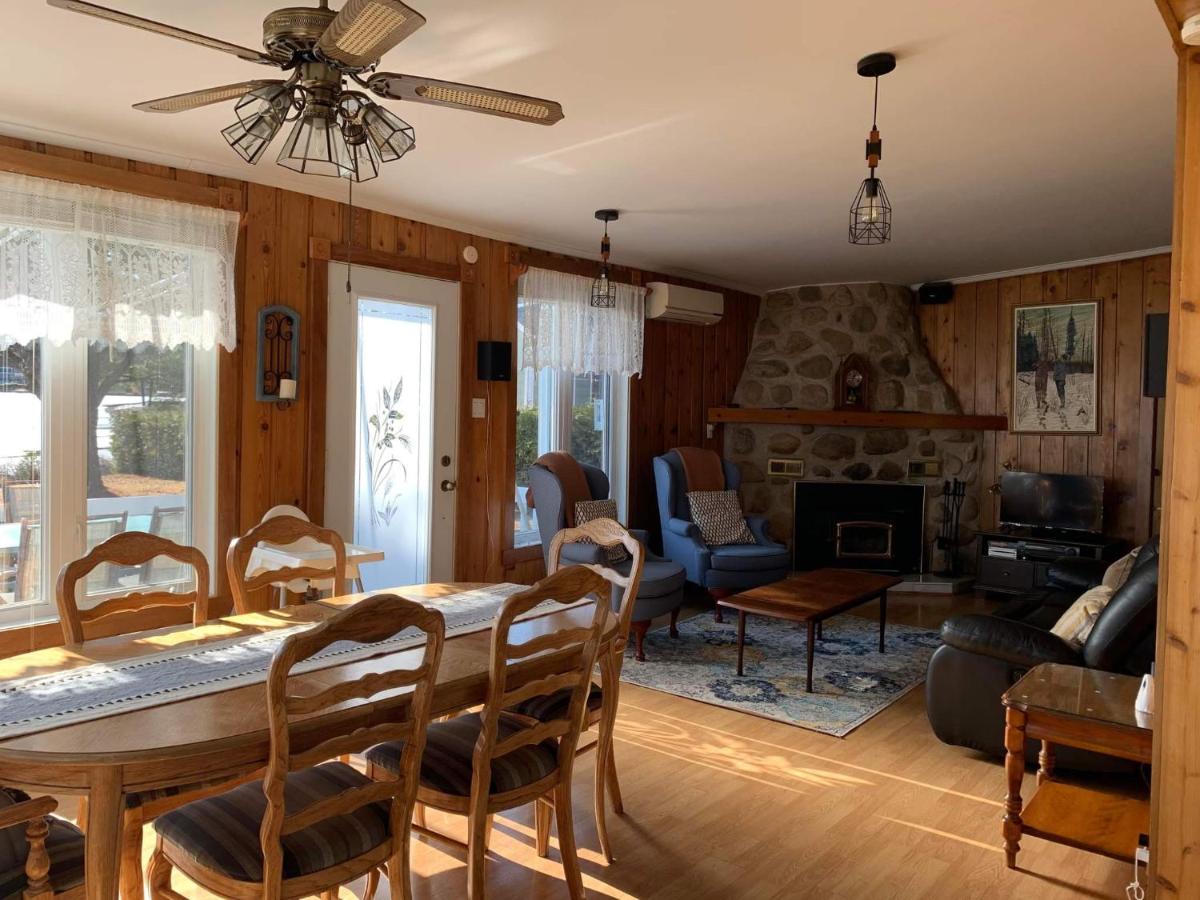 Private Beach, Jacuzzi & Ski - Housity