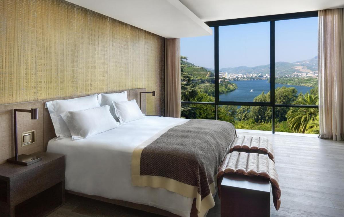 Uma cama ou camas num quarto em Six Senses Douro Valley