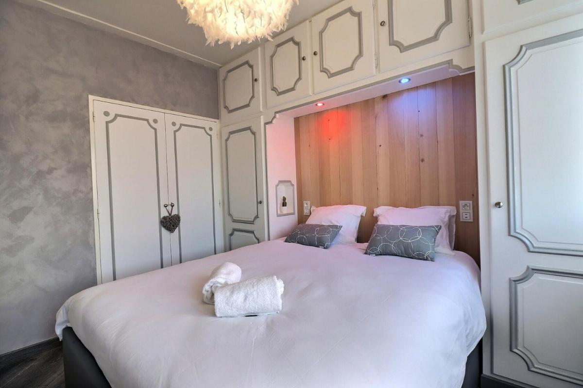 L'Antre Chic Appart Terrasse Proche commerces - Housity