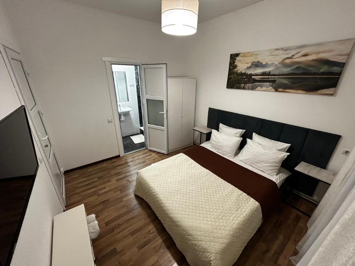 Зоряні Карпати - Housity