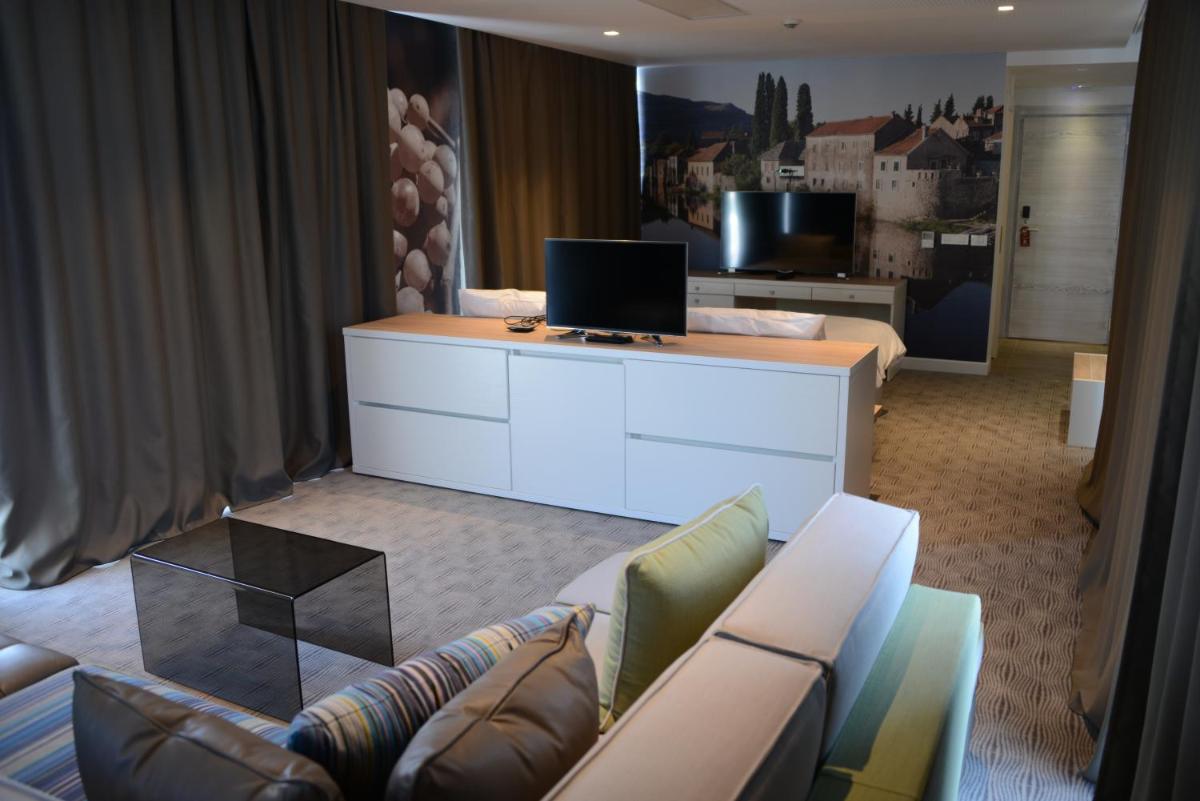 Hotel Nar - Housity