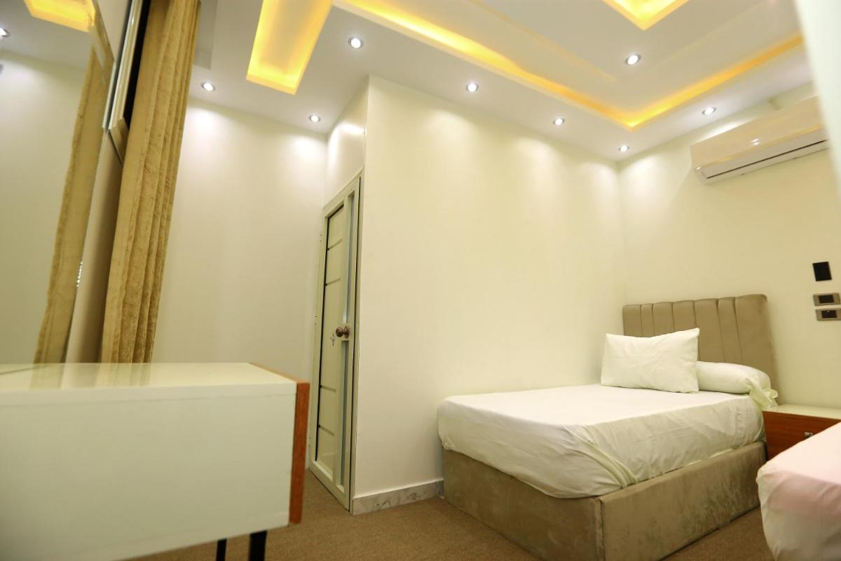 fabulous view pyramids inn hotel - Housity