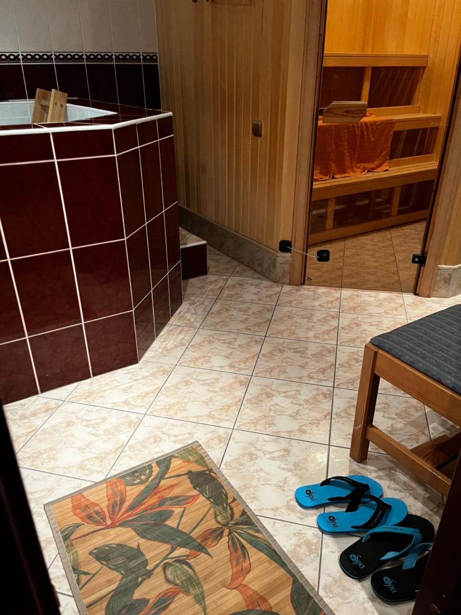 Luxurious En-suit room with Sauna - Housity