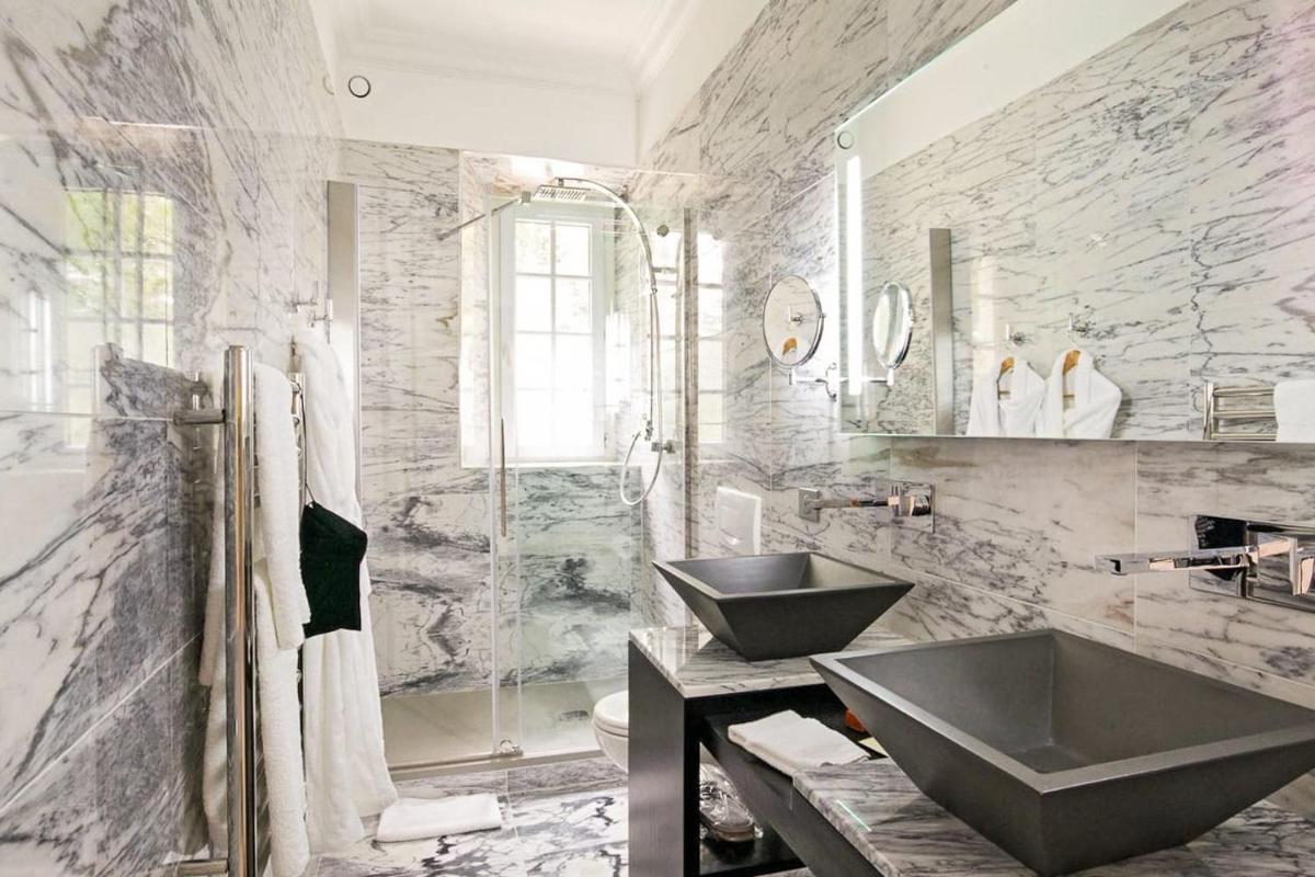 Salle de bains dans l'établissement Les Jardins d'Epicure