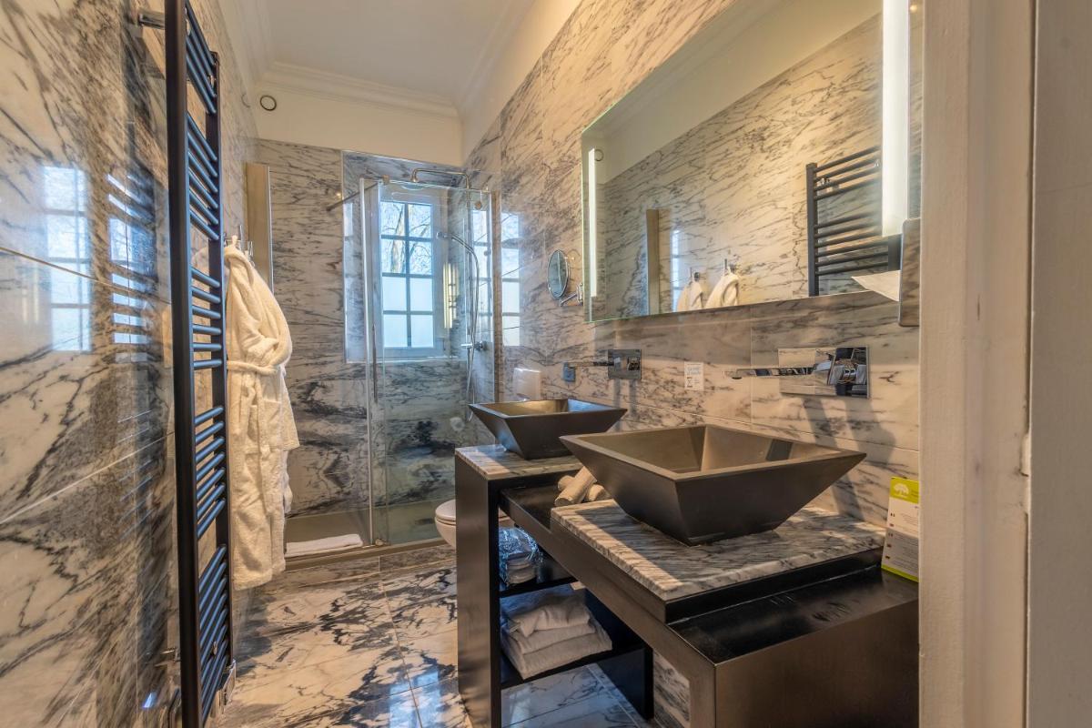 Salle de bains dans l'établissement Les Jardins d'Epicure