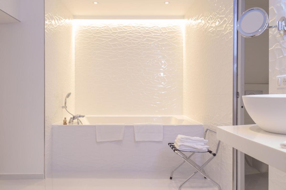 Salle de bains dans l'établissement Les Jardins d'Epicure